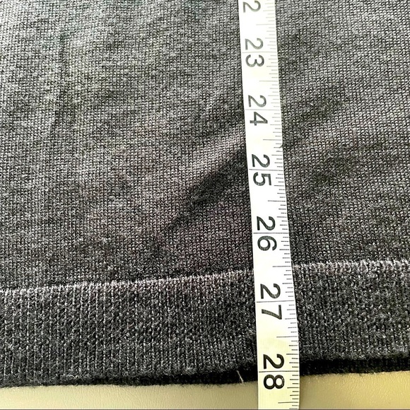 Tahari Black Tunic Sweater – Size Small, Ribbed Hem, Excellent Condition - Picture 11 of 11